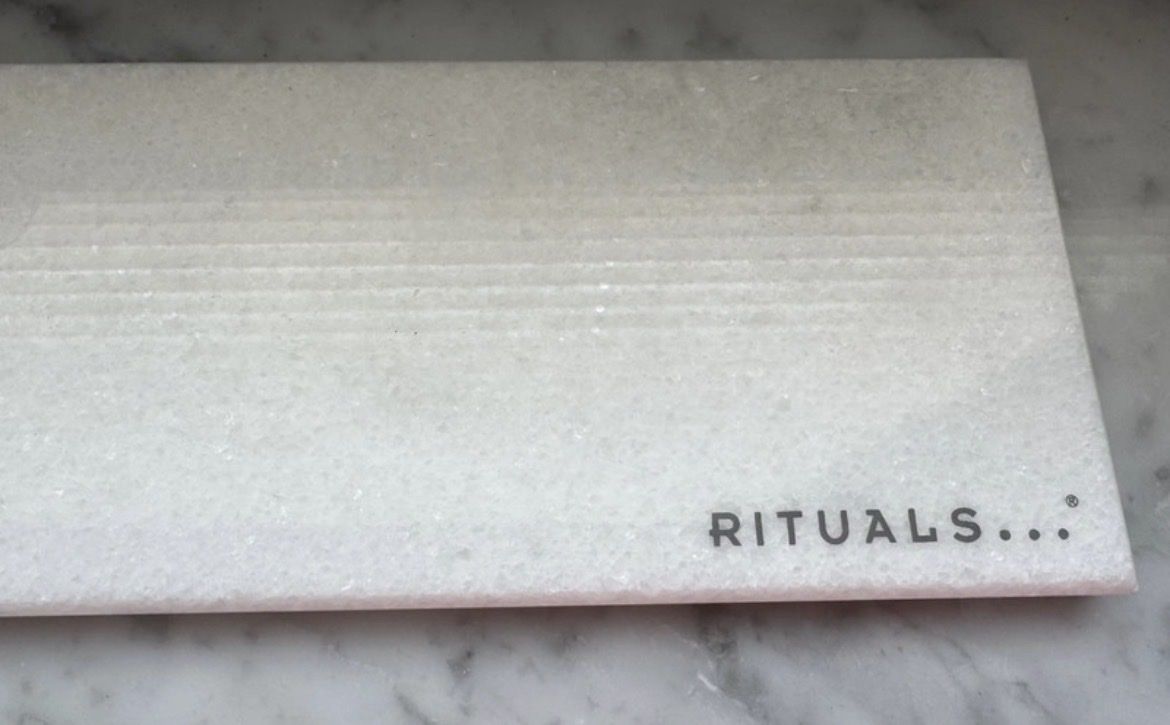 Piatti di portata: Rituals Mamor Tray Ablage Neu Marmorplatte – Nuovo e nell'imballaggio originale da Nänikon venduto da Skin-Beauty 1