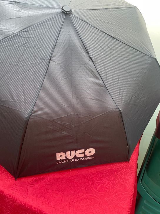 Ombrelli: Regenschirm schwarz klein mit Schriftzug – Usato da Bergdietikon venduto da antovale 1