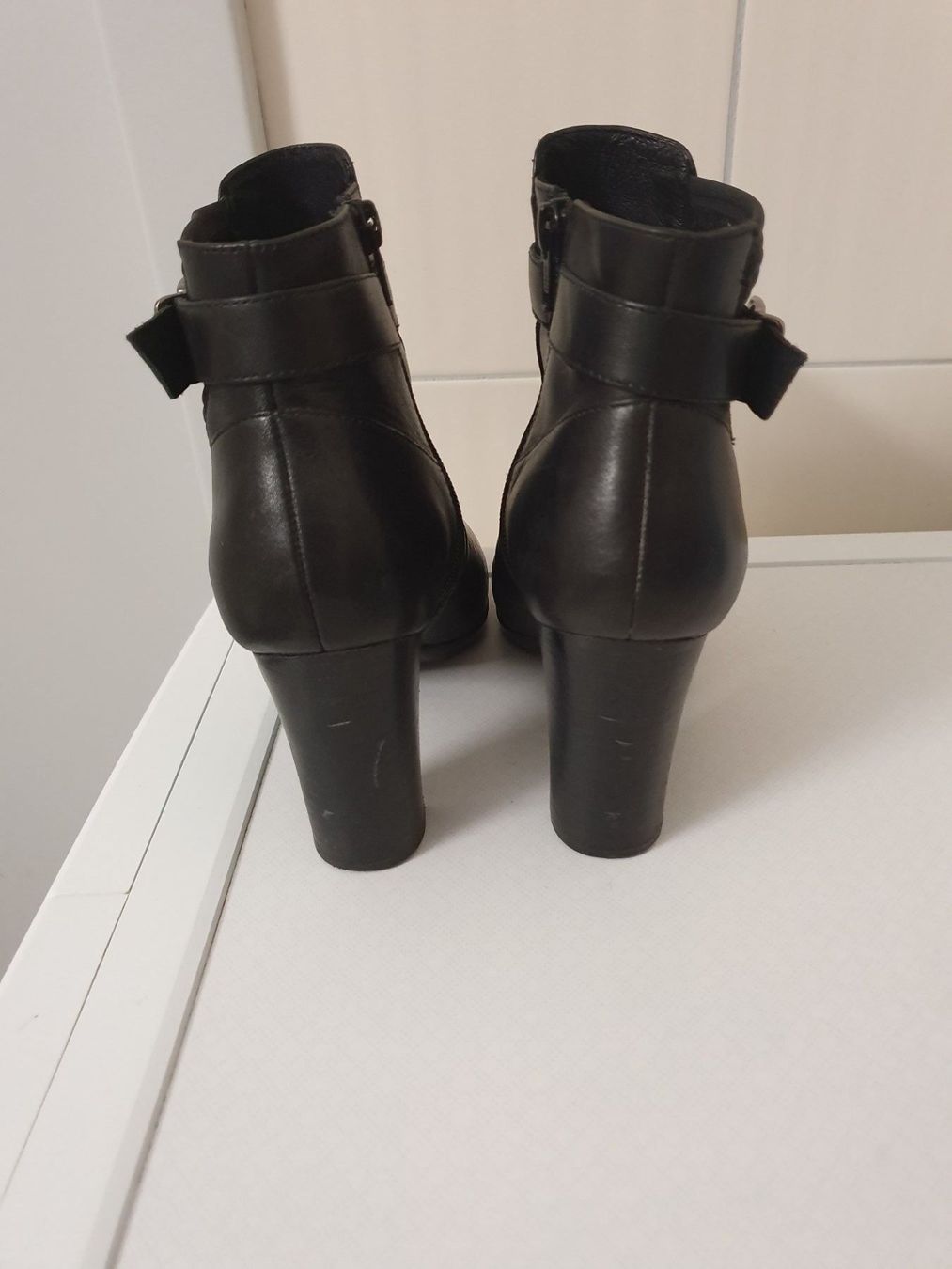 Scarpe da donna: bottines en cuir marque chez André 37 – Usato da Cheseaux sur Lausanne venduto da pan_skd5 2