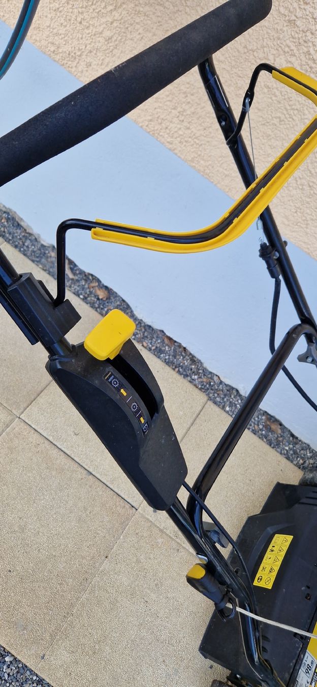 Attrezzi per la lavorazione del suolo: Scarificateur à gazon comme neuf – Usato da St. Ursen venduto da cpi23 3
