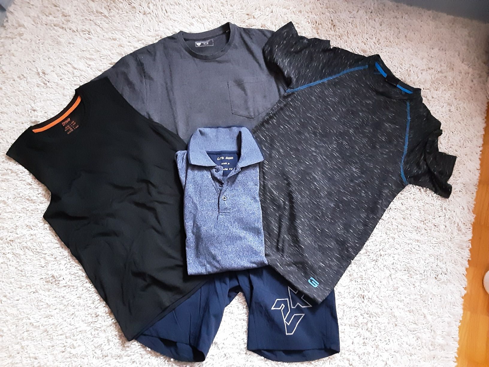 Lotti di vestiti: Kleiderpaket Gr. S – Usato da Altdorf UR venduto da Brandli