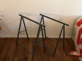 2 stabile Metallböcke / Tischböcke grau lackiert