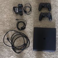 Sony PS4 Slim 1 TB inkl. 2 Controller & Ladestation