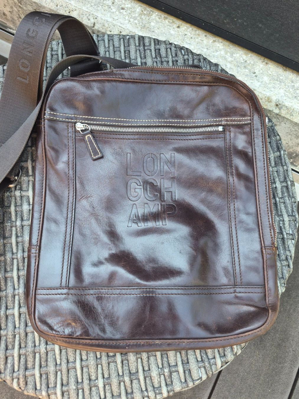 Longchamp Borse: Besace homme Longchamp cuir marron – Difettoso da le landeron venduto da canette