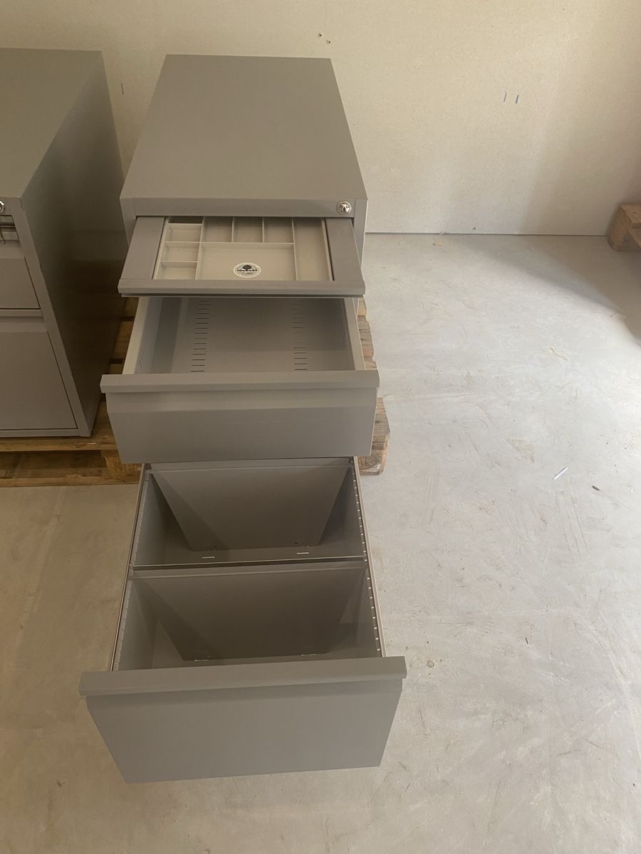 Lista Banconi: Bürokorpus 42x80x58cm – Usato da Seewen SZ venduto da shaky01 1