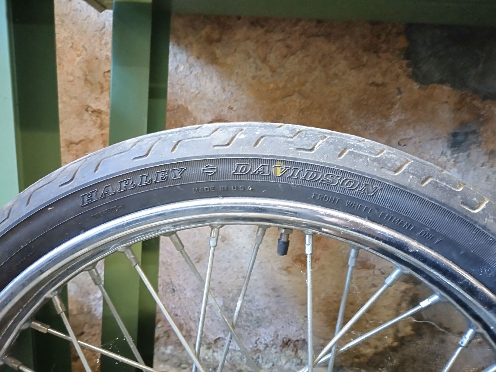 Harley-Davidson Pneus & Roues: Vorderrad Harley Davidson – D'occasion à Auw par CaroR79 1