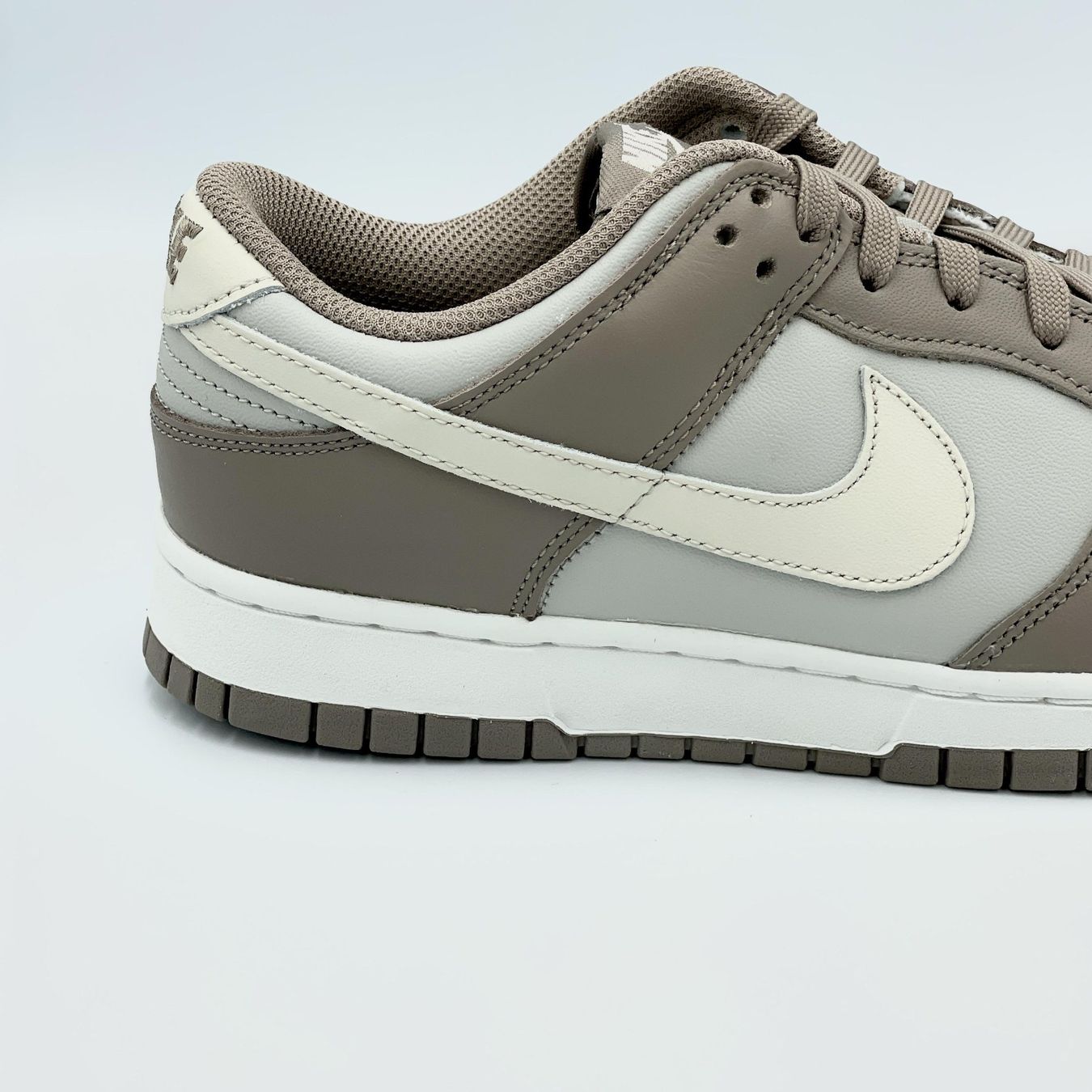 Nike Damenschuhe: Nike Dunk Low Bone Beige (W) EU 42.5 – Neu und originalverpackt aus Erlinsbach von sasneakers 4
