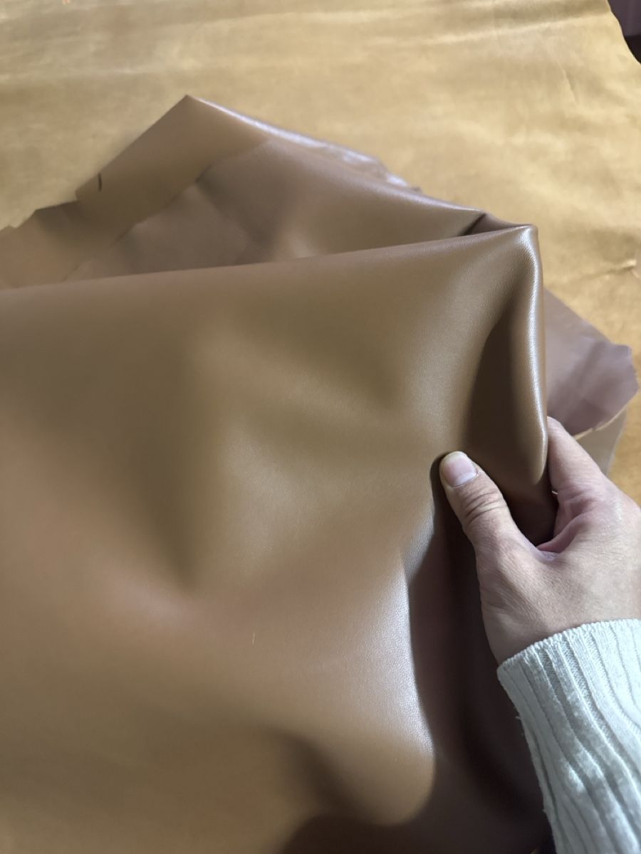 Tessuti: Cuir de mouton/ schafsleder, 0.8mm, 5.5 pieces – Nuovo e nell'imballaggio originale da Veyras venduto da ValClasse 6