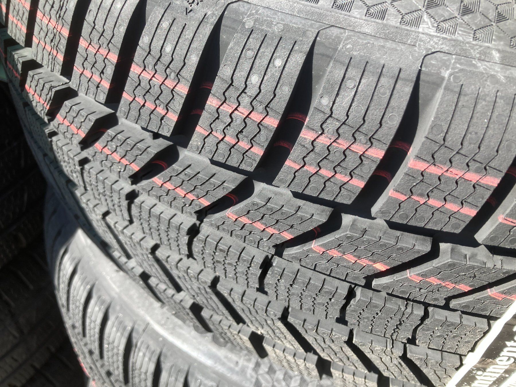 Continental Pneus & Kompletträder: 205/55R17 Winterpneu Continental – Neu und originalverpackt aus Cham von WB2223 6