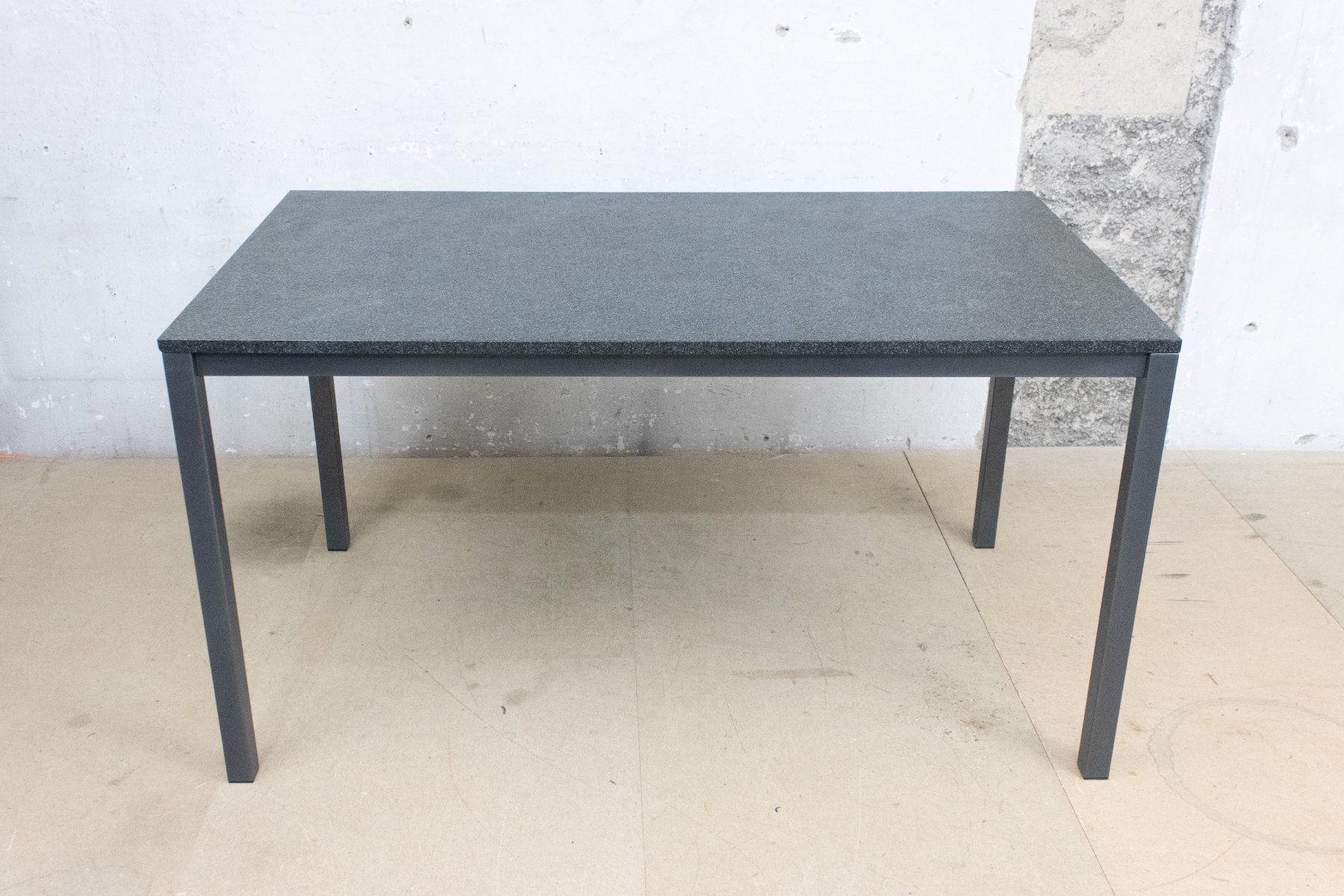 Tavoli: Edler Granittisch / Gartentisch 140 x 80 cm – Nuovo (secondo la descrizione) da Zürich venduto da ZuercherBrockenhaus