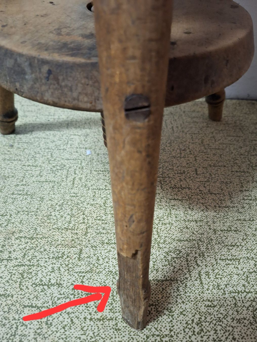 Hocker: Antiker, handgefertigter Arbeitshocker aus Holz, drehbar – Gebraucht aus Muri AG von Edlerweiss 2