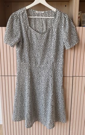 Schickes Sommerkleid gepunktet– Grösse S – Sehr gut erhalten