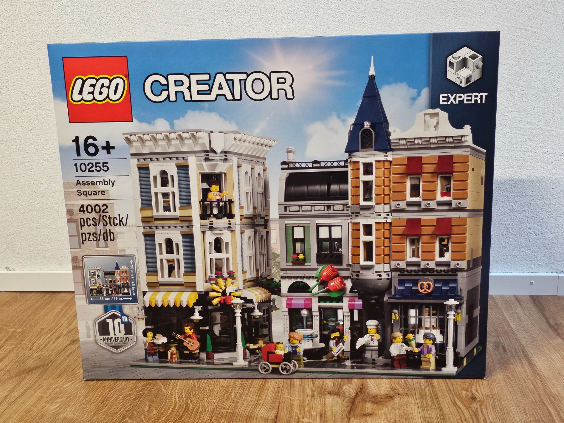 Lego Kit di costruzioni: LEGO Creator Expert 10255 Assembly Square / Stadtleben (OVP) – Nuovo e nell'imballaggio originale da Inwil venduto da rb5unicorn