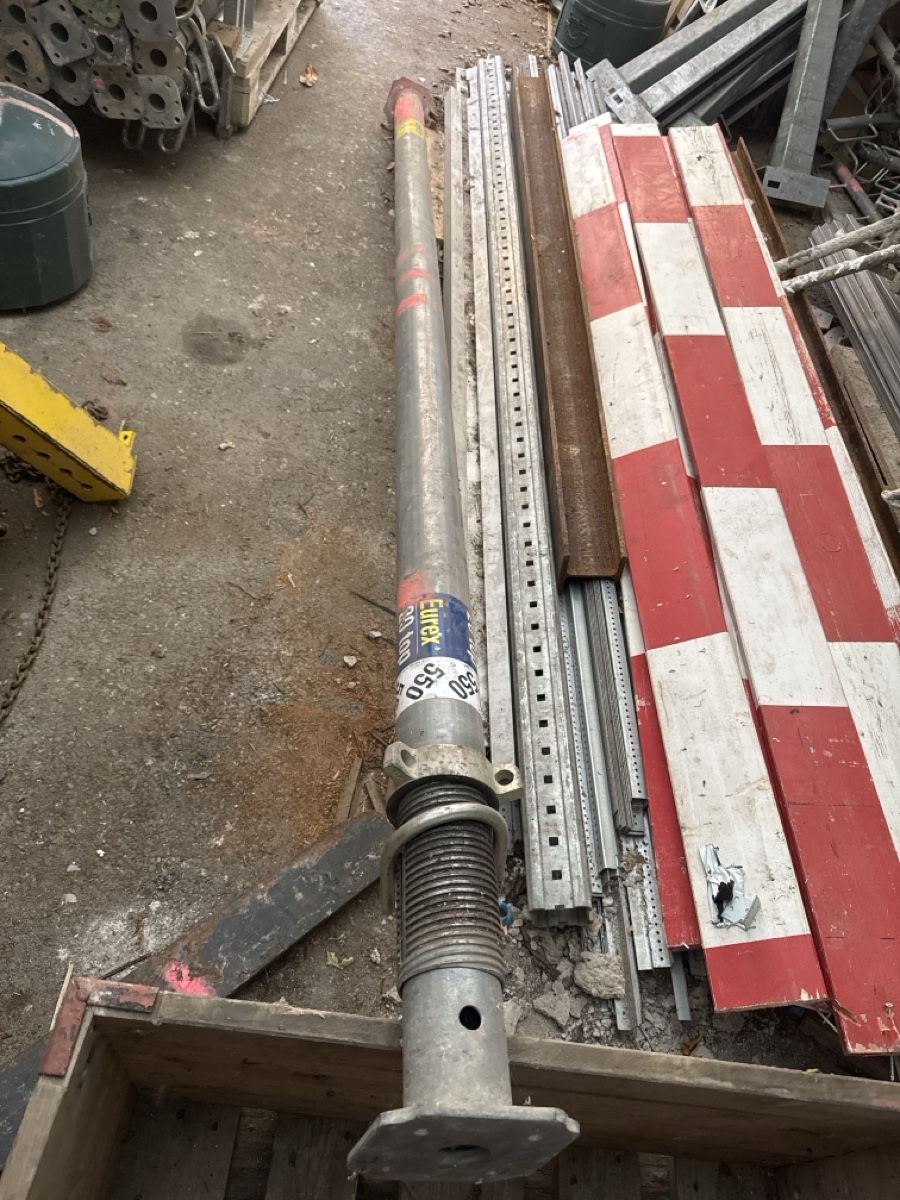 Travi: Decken spriessen 550 – Usato da Adliswil venduto da leamoos 1