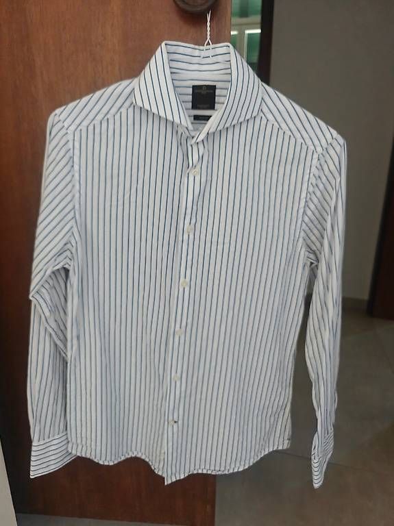 Hemden: Camicia bianca con strisce sottili blu, taglia S/M – Gebraucht aus Seseglio von orla91 1