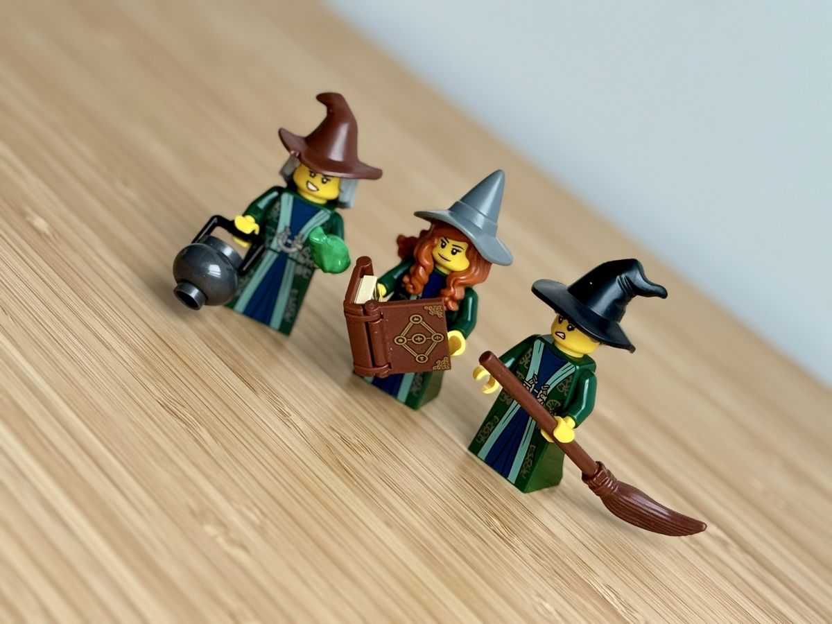 Lego Statuette: Lego Minifiguren Drei Hexen – Nuovo (secondo la descrizione) da Neuhausen am Rheinfall venduto da Laghi 2