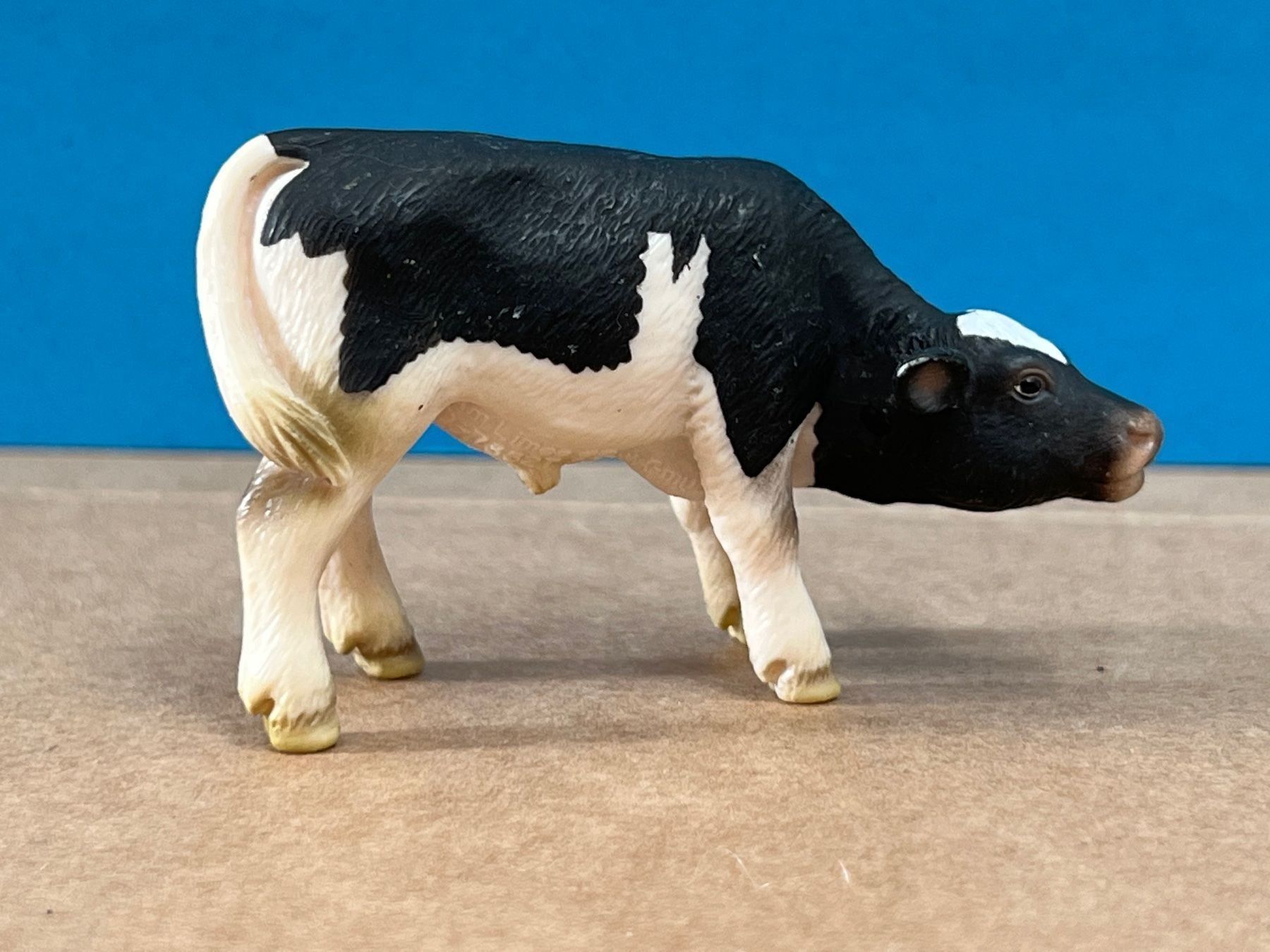Schleich Statuette: Schleich Schwarzbunt Kalb, saugend – Usato da Ennetbaden venduto da mapa05 1
