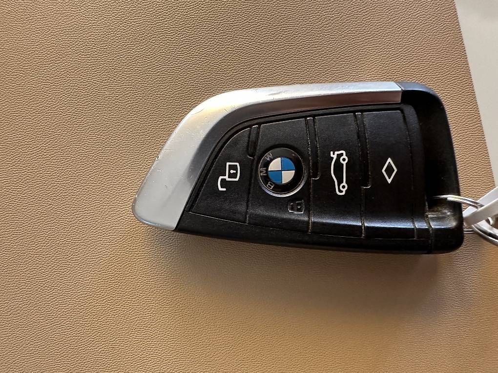 Automobili: BMW 330e x DriveTouring Steptronic – Usato da Möhlin venduto da Arjunan 5