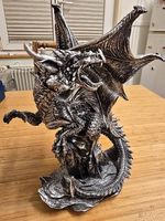 Silberner Drache
