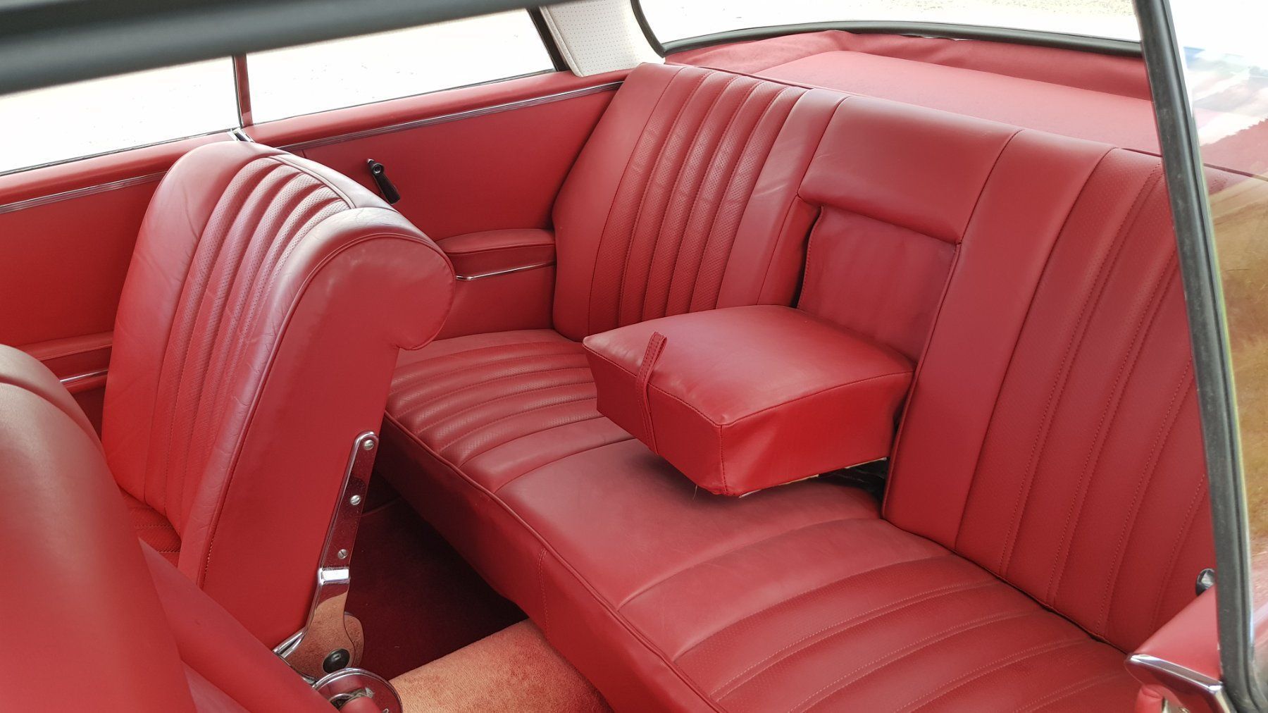 Mercedes-Benz Automobili: Mercedes 220 SE (W111) – Usato da Reinach AG venduto da Goldtimer 8