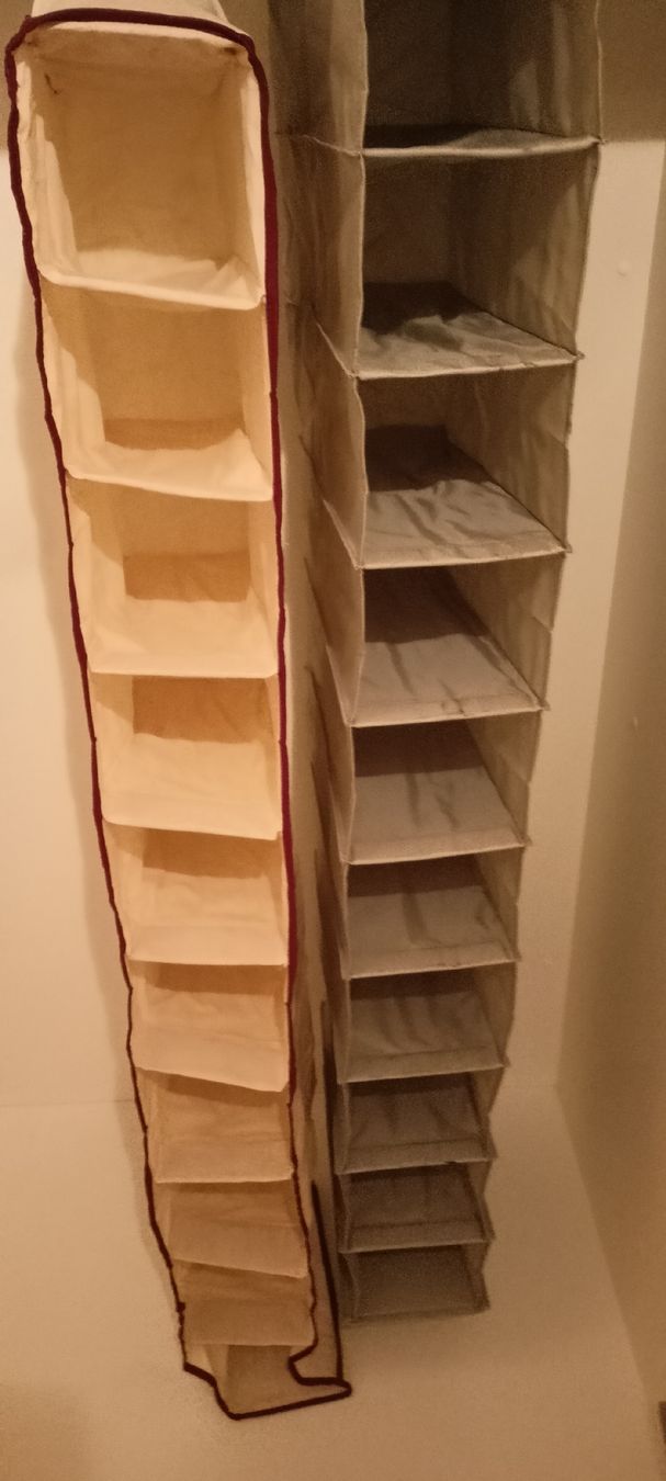 Altro in Decorazioni & Accessori: Pair de suspensions de chaussures pour armoire. – Nuovo (secondo la descrizione) da GENEVE venduto da goldforall 3