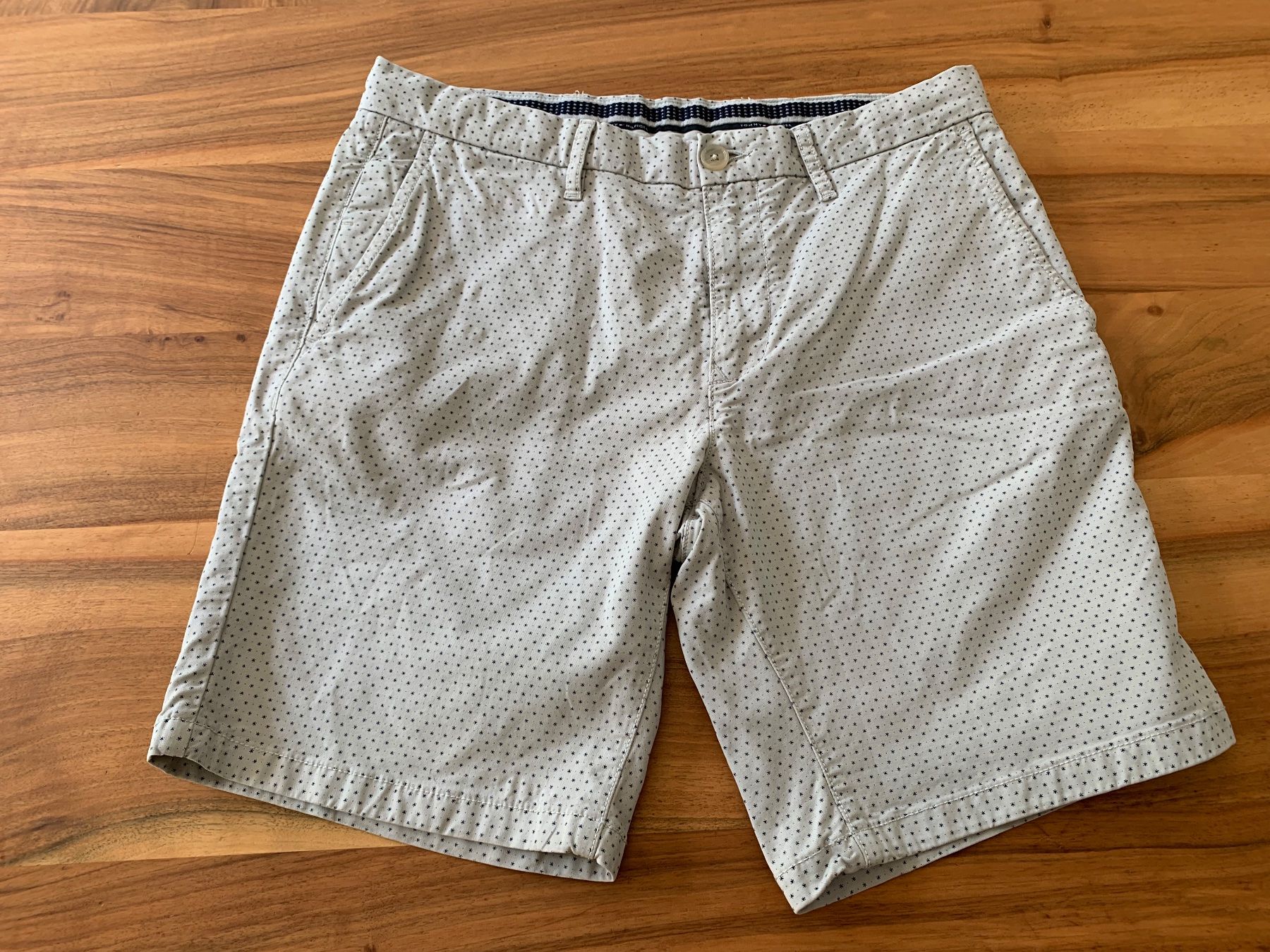 Tommy Hilfiger Pantaloni: TOMMY HILFIGER super Bermudas / Shorts Hose Gr. 31 – Nuovo (secondo la descrizione) da Meiringen venduto da Jackwashere