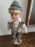 Süsses Porzellanpuppe mit Schweizer Tracht, Sammlerstück