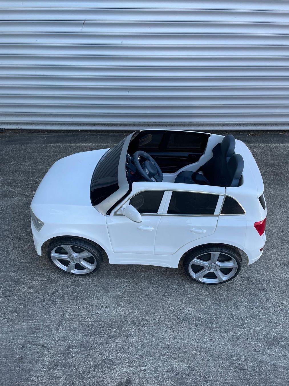 Veicoli per bambini: Kinder Elektroauto Audi Q5 – Usato da Matzingen venduto da Oli82 1