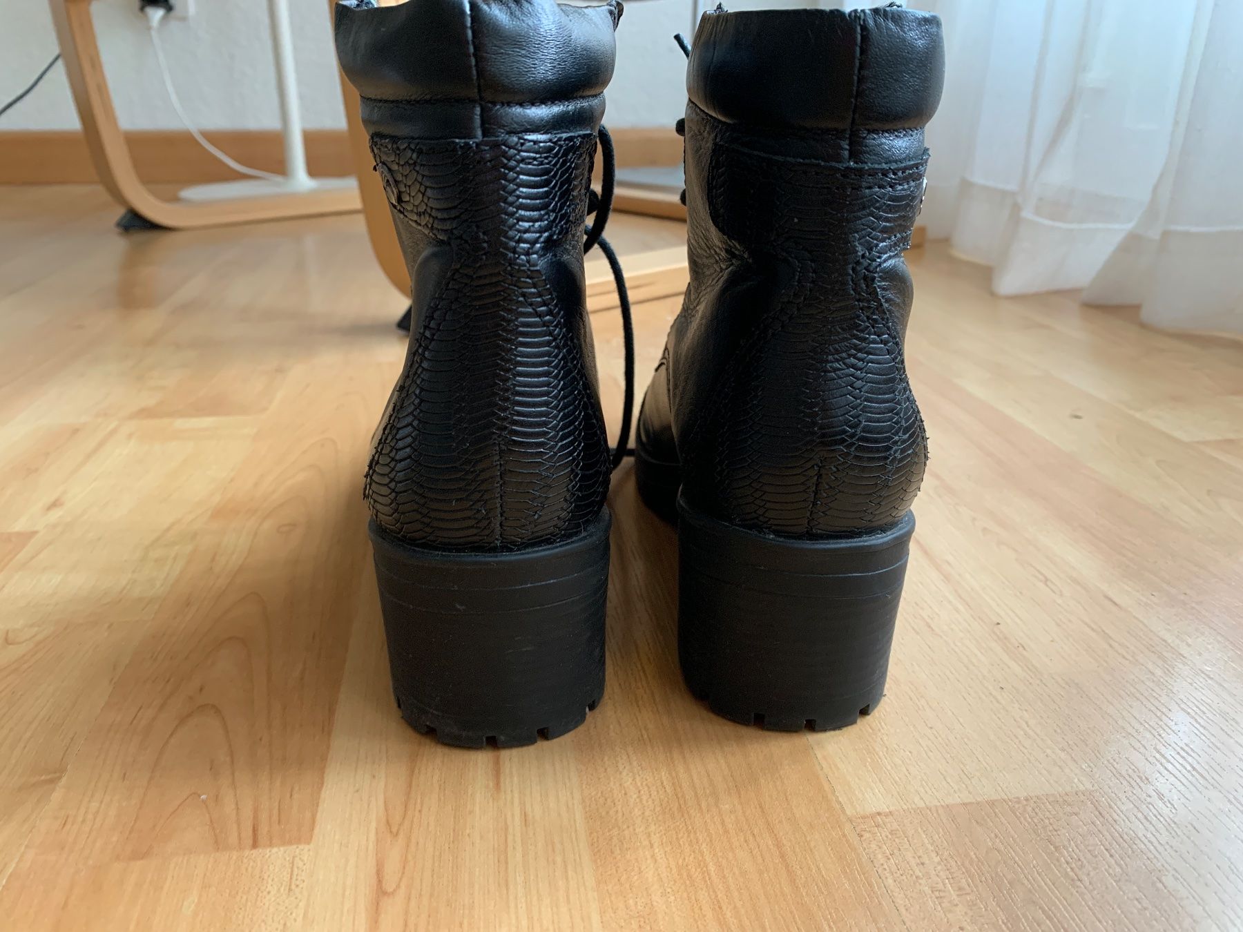 Scarpe da donna: Stiefeletten Leder Gr. 37/38 – Usato da Ettingen venduto da evs_6w9m 3
