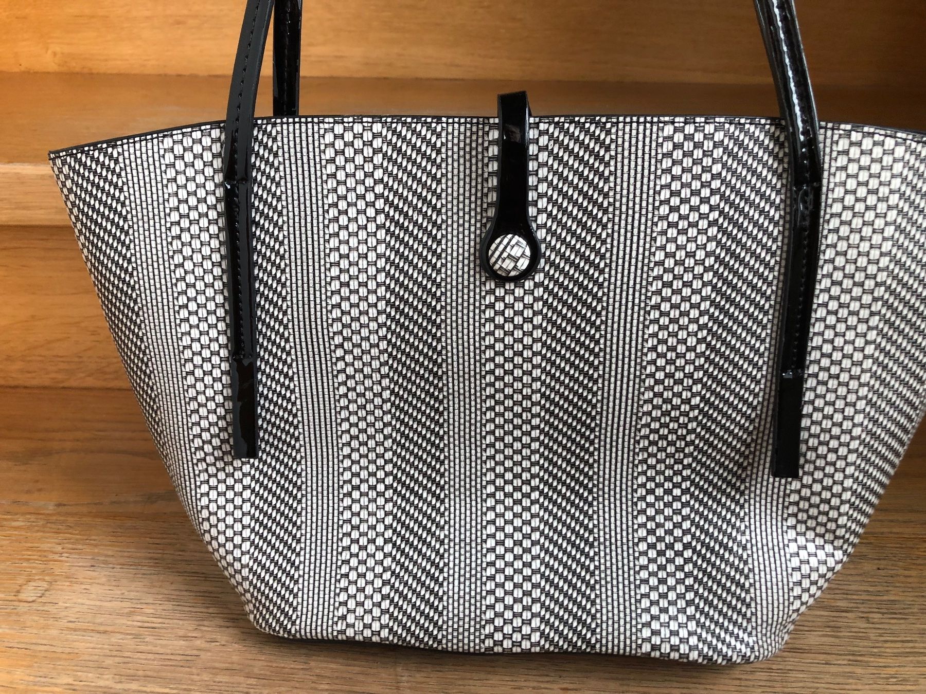 Borse da donna: Mambo Handtasche schwarz weiss Kunstleder – Usato da Schübelbach venduto da Dolly990_2 1
