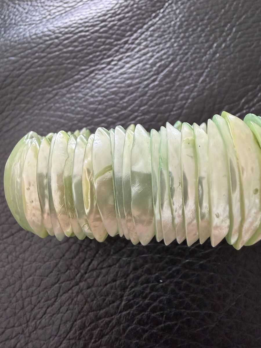 Bracelets: Armband Muscheln grün elastisch – D'occasion à Amlikon-Bissegg par Rahelbr5 2