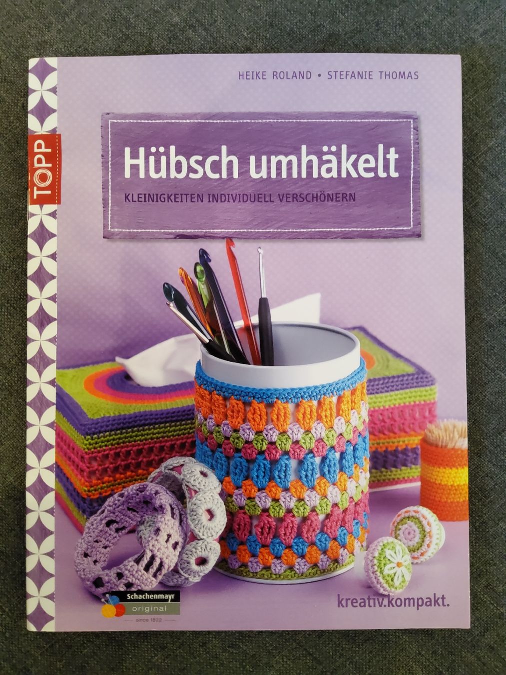 Riviste & Magazine: Handarneitsheft Hübsch umhäkelt  – Usato da Hinwil venduto da Nabe1