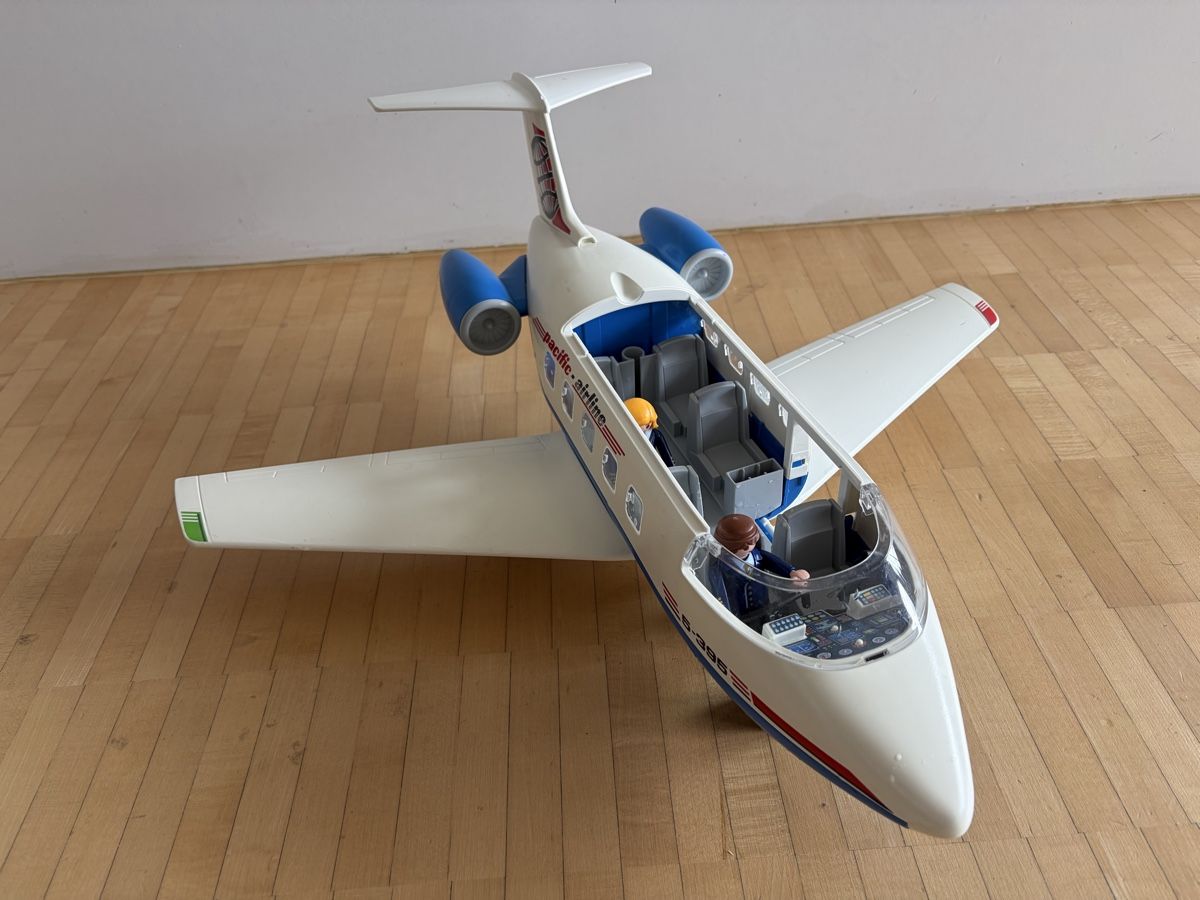 Playmobil Spielzeuge: Playmobile Passagierflugzeug 5395  – Gebraucht aus Niederrohrdorf von horst6789 1