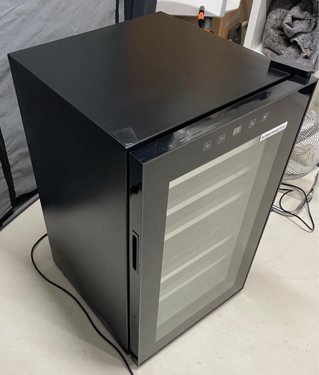 Frigoriferi: Weinkühlschrank Kibernetik schwarz – Usato da Binningen venduto da DesignFanatic 2
