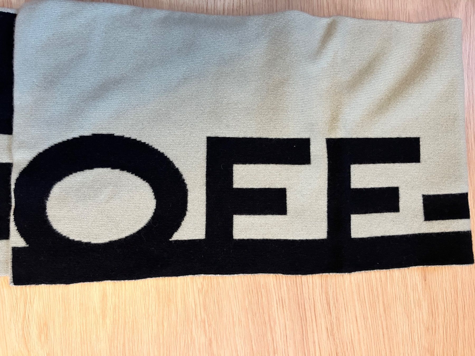 Off-White Foulards, Tücher & Schals: Off-White Wollschal, neuwertig, ideales Winteraccessoire – Neu (gemäss Beschreibung) aus Frenkendorf von klourenco 3
