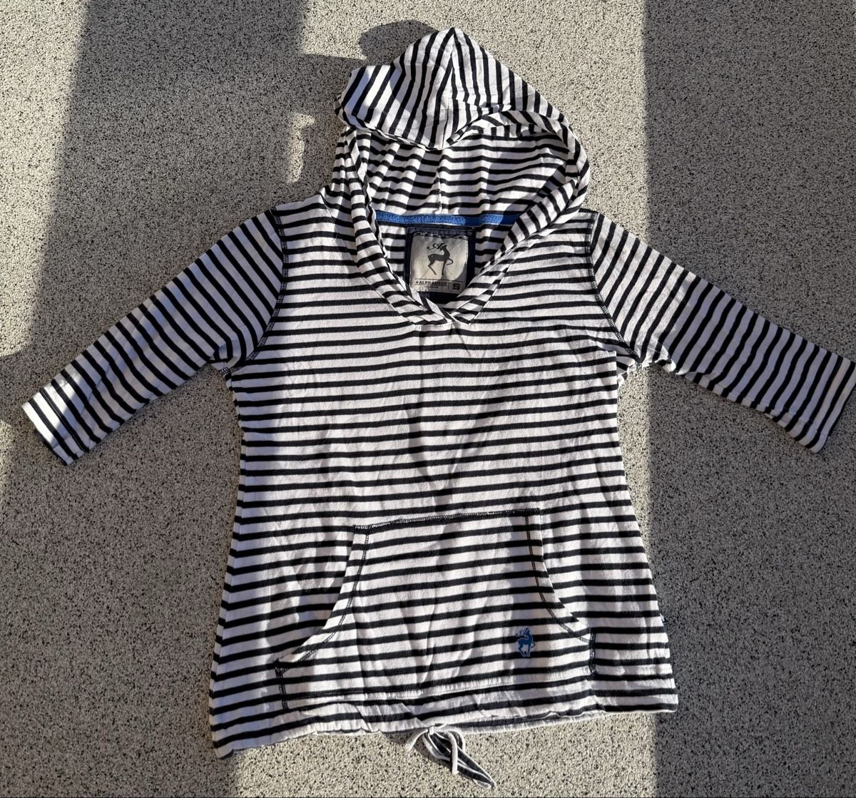 Tops: Pull à capuche bleu & blanc – Gebraucht aus Ovronnaz von Justine96 3