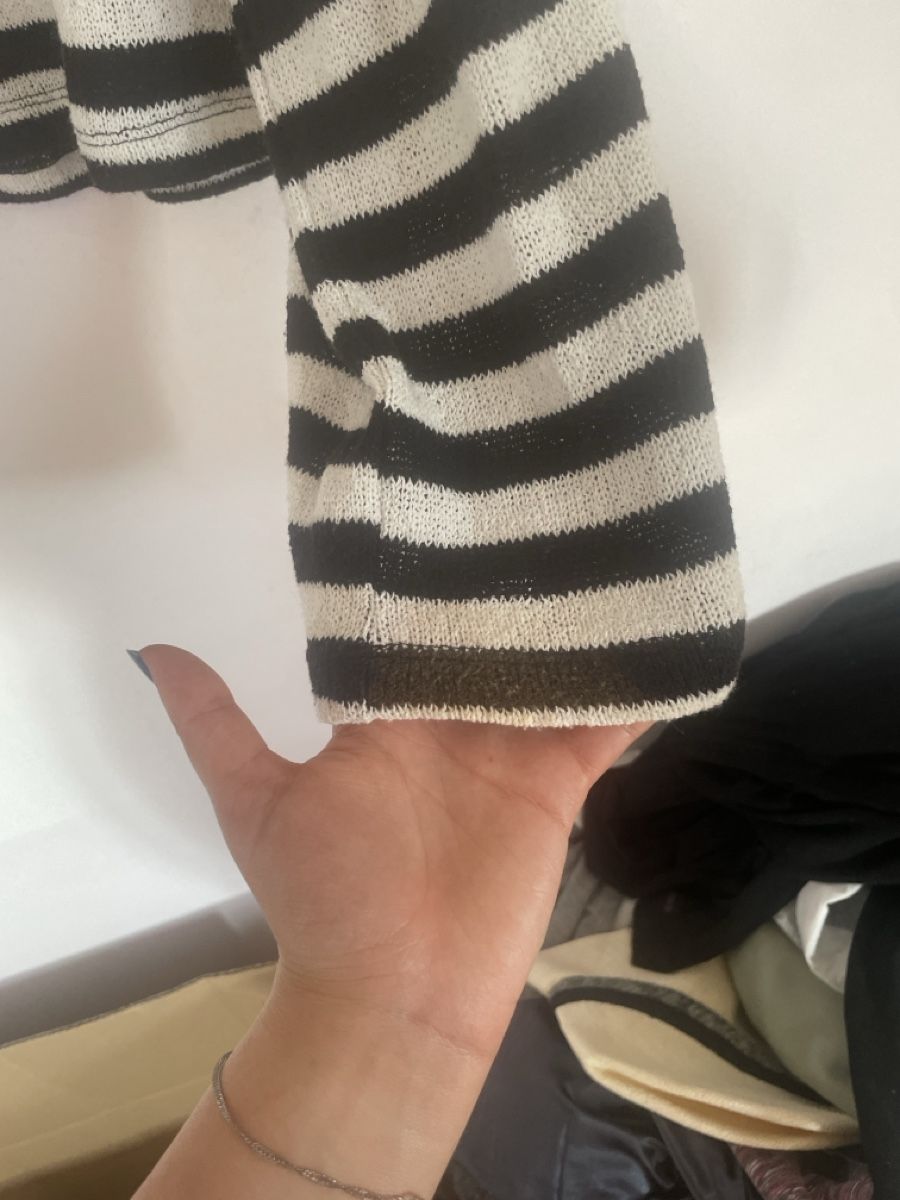 H&M Tops: Pull noir et blanc tricoté H&M – Gebraucht aus Lausanne von log_rrq7 2