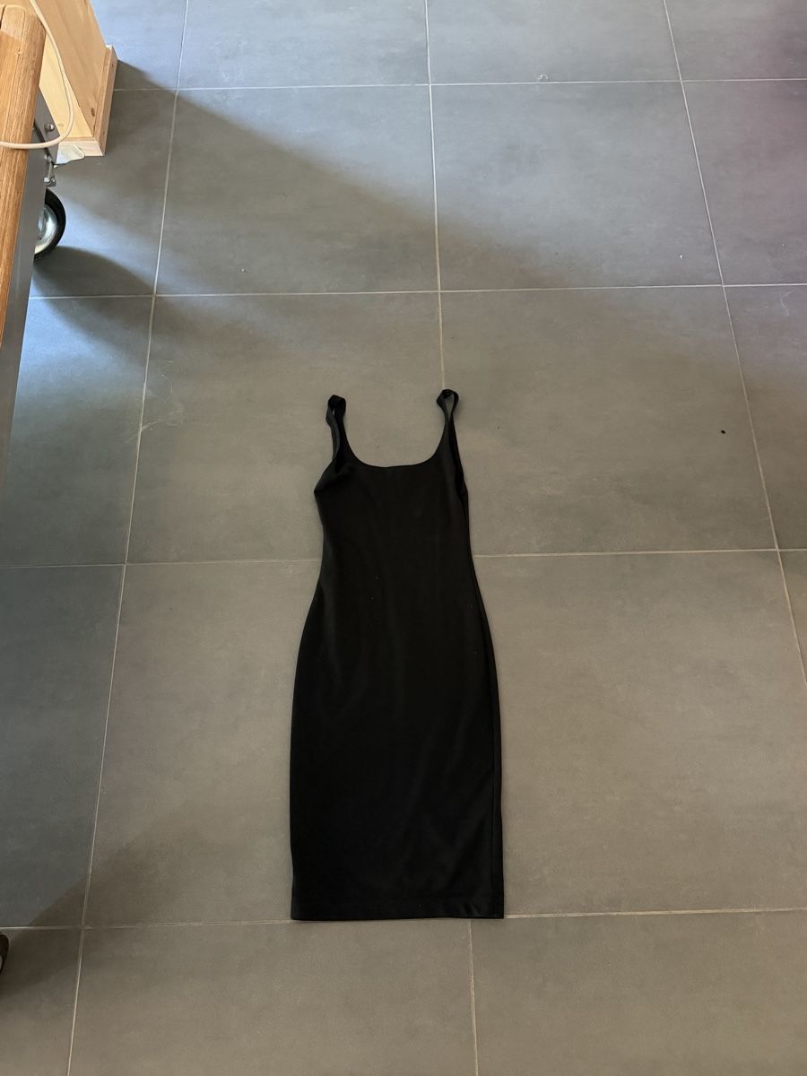 H&M Kleider: Langes enges kleid grösse S – Gebraucht aus Seewil von Josydem