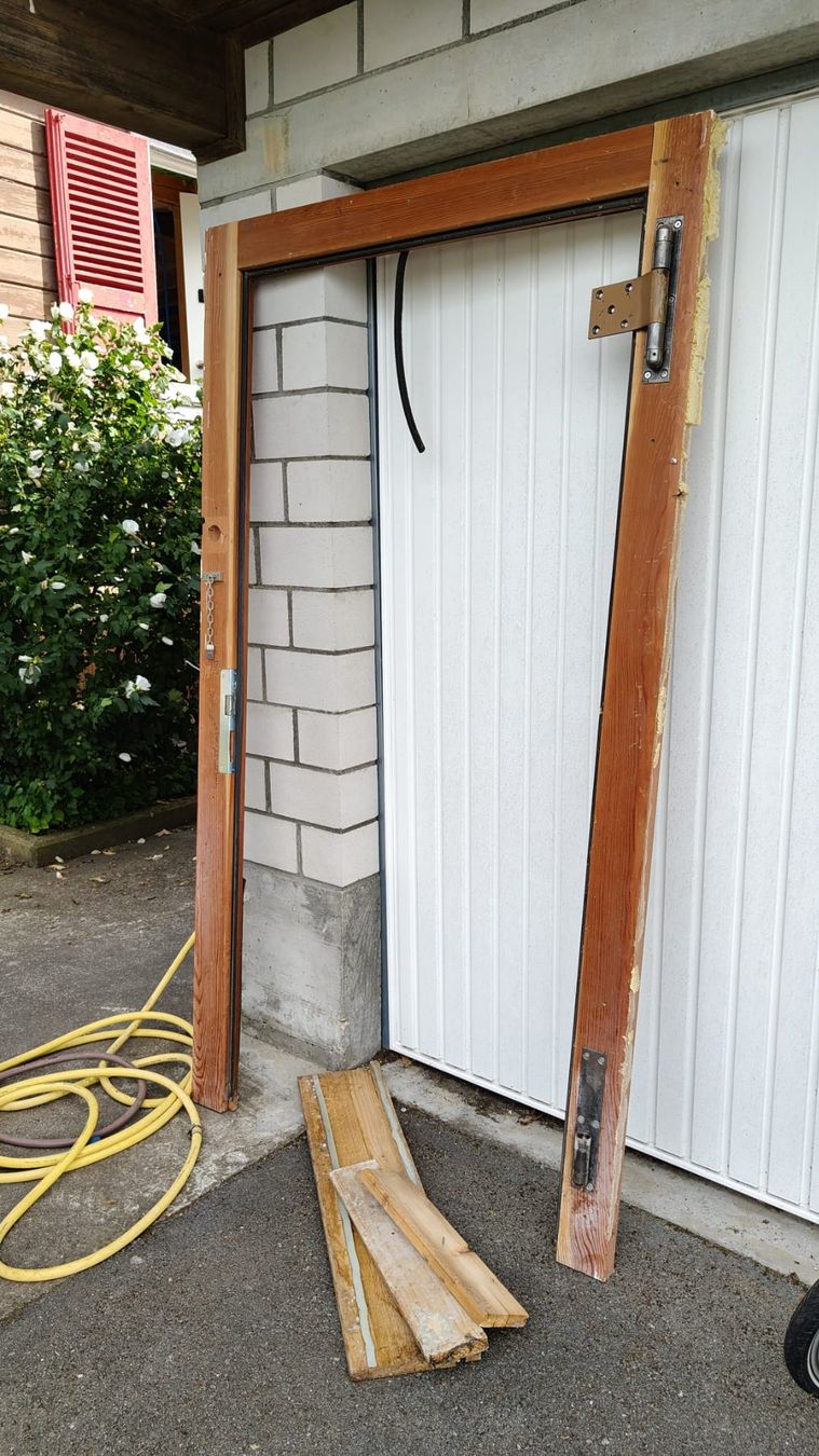 Porte: Eingangstüre  96cmX199.2cm – Usato da Willisau venduto da flabastian 2