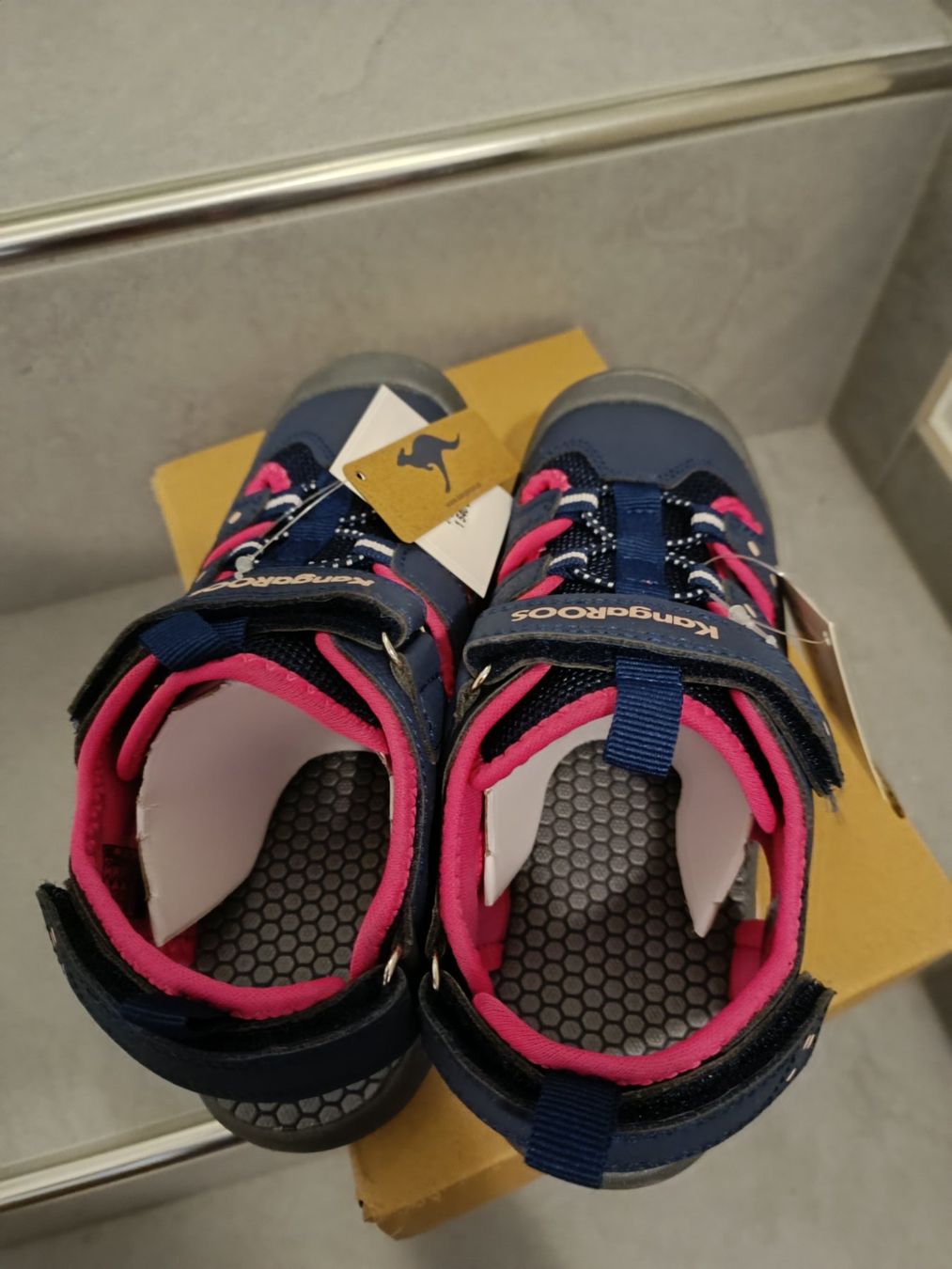 Chaussures filles: Neue Kangaroos Trekkingsandale 33 – Neuf avec emballage d'origine à Wohlen AG par Fabe3 2