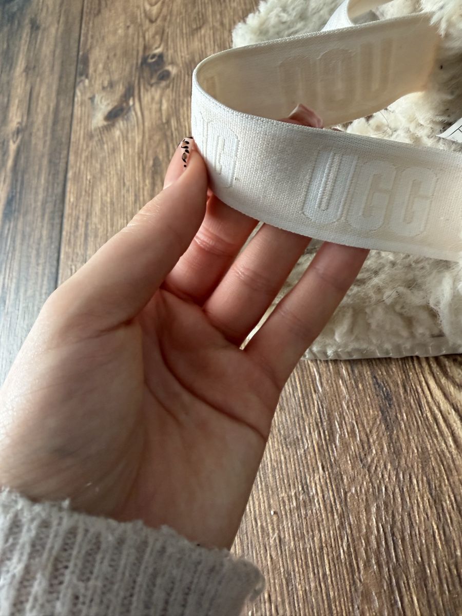 Ugg Damenschuhe: Flauschige UGG Hausschuhe, Grösse 37, neuwertig! Super! – Gebraucht aus Madetswil von VLZH 1