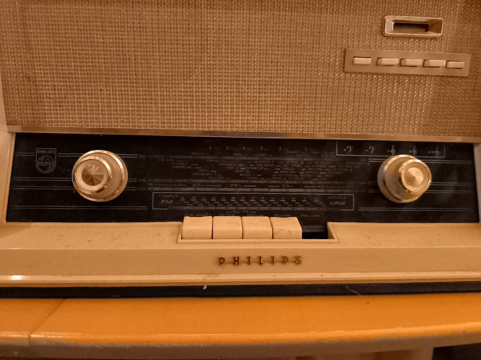 Philips Radio: alter Philips Radio Weltempfänger – Difettoso da Kölliken venduto da BelzeBug 1