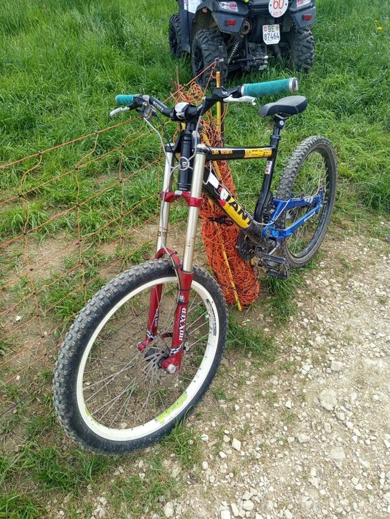 Giant Vélos: Vélo Giant DH – D'occasion à Sonceboz-Sombeval par Motard65