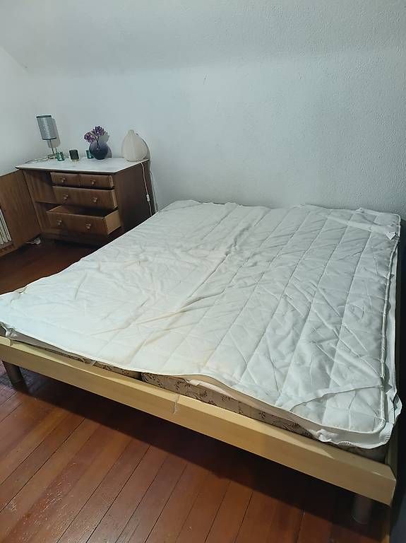 Betten: Bett und 2 Nachtkästchen alles – Gebraucht aus Schaffhausen von Airsue