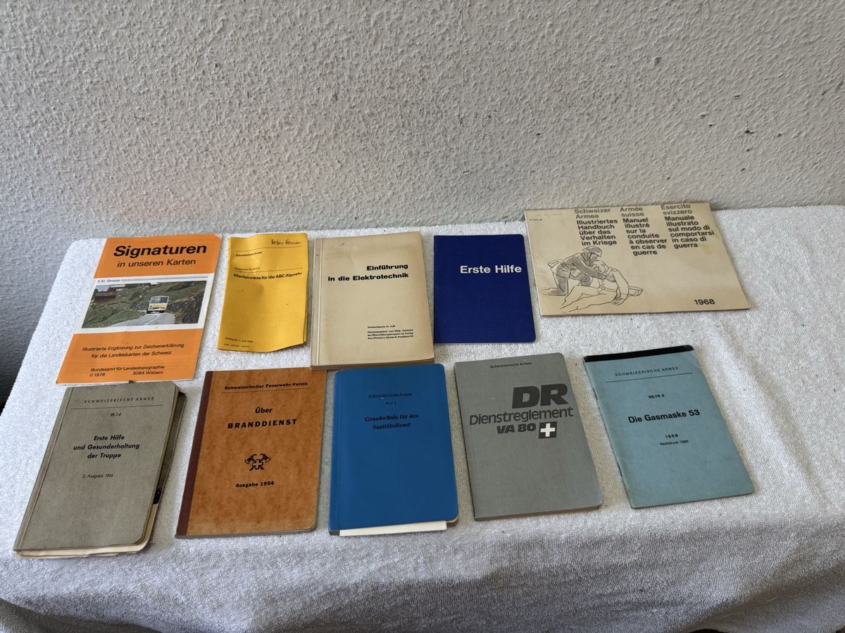 Livres: Militär Reglemente / Hefte – D'occasion à Lenzburg par Meister_k