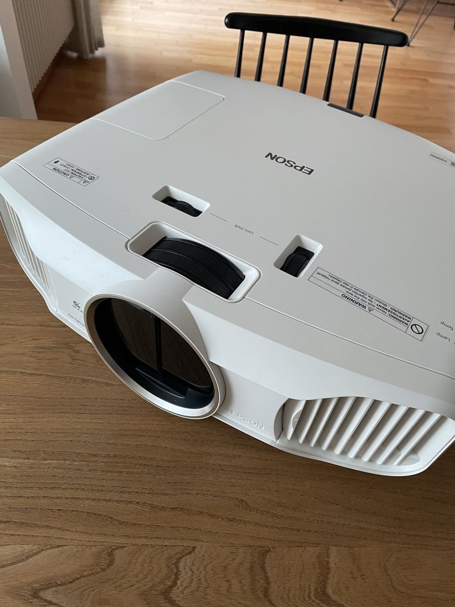 Epson Proiettori: VideoProjecteur Epson EH-TW7200 – Usato da Neuchatel venduto da D9z2
