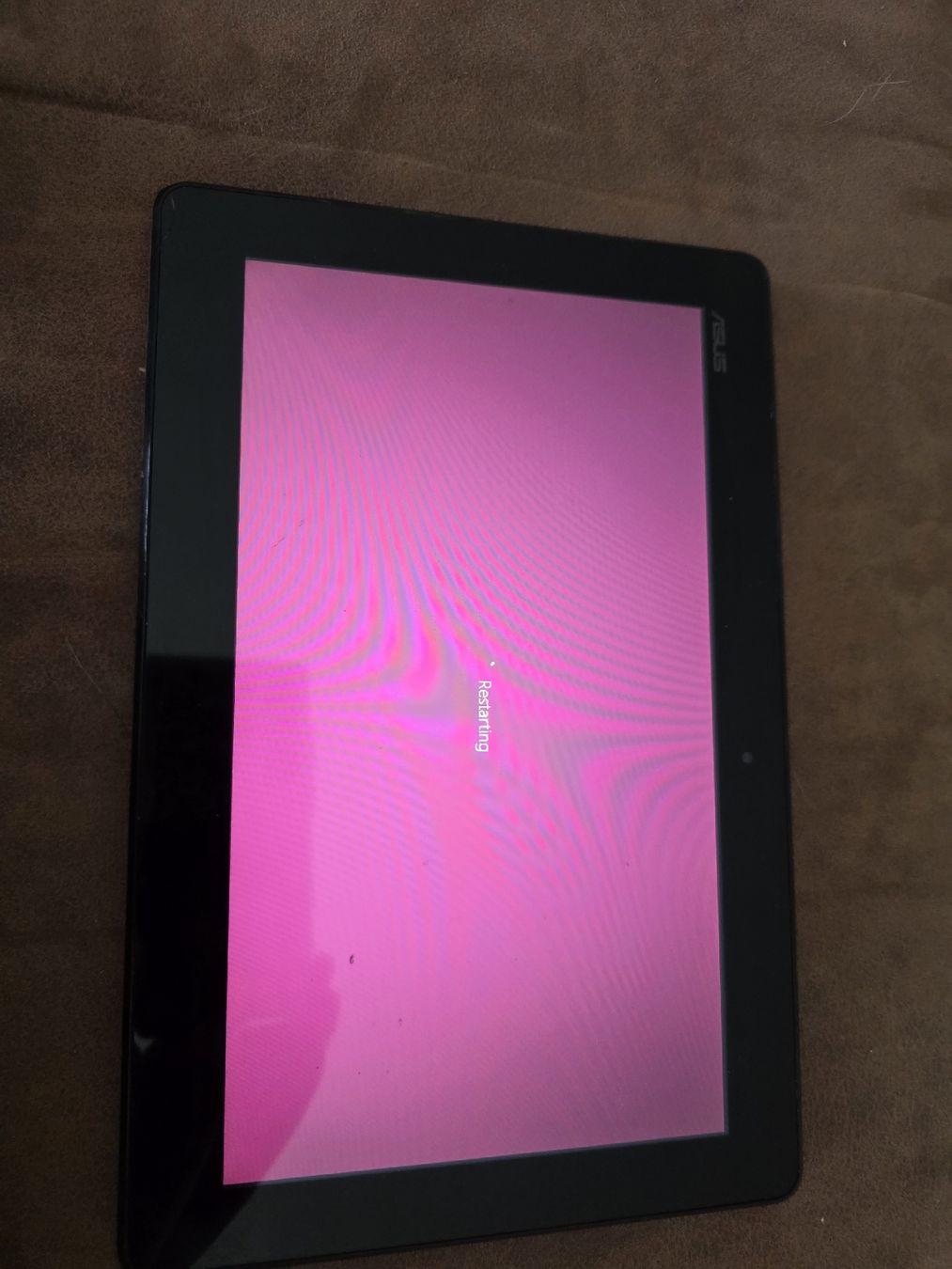 Asus Tablet PC: ASUS Memo Pad Tablet - Rot  – Difettoso da Olten venduto da Prinzenstyle