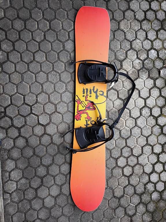 Board: Snowboard 143cm mit Bindung – Usato da Ennetmoos venduto da ben_qht5