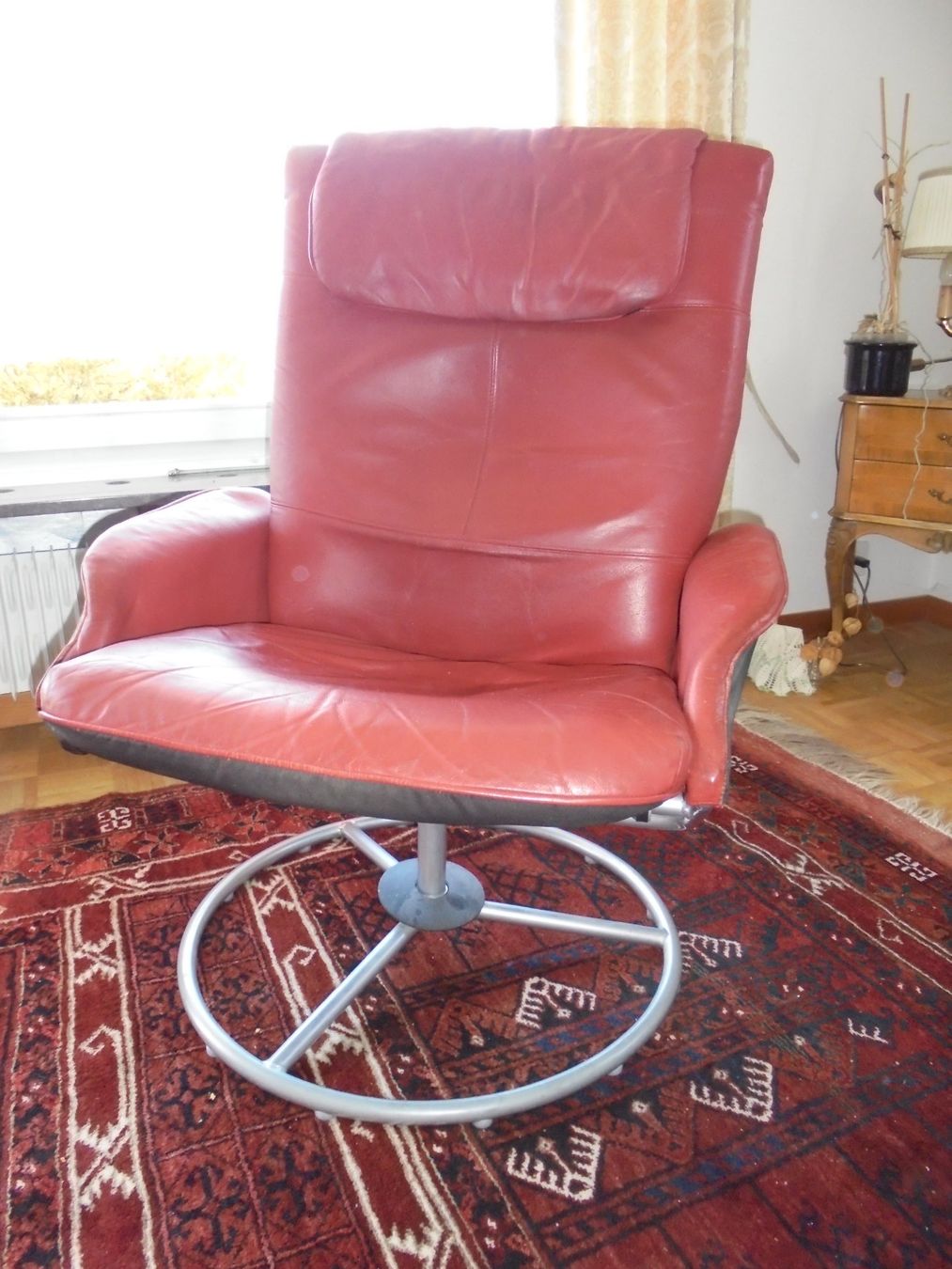 Poltrone: Roter Leder Relaxsessel, Drehfuess, – Usato da Rüschegg-Heubach venduto da bmw325x 1