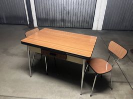 Table vintage extensible en Formica + 2 chaises